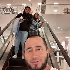 Meet your Posher, Jairo b